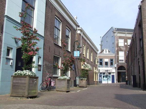 Guesthouse De Utrechtsche Dom Gouda Esterno foto