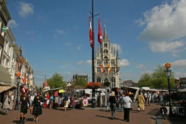 Guesthouse De Utrechtsche Dom Gouda Esterno foto