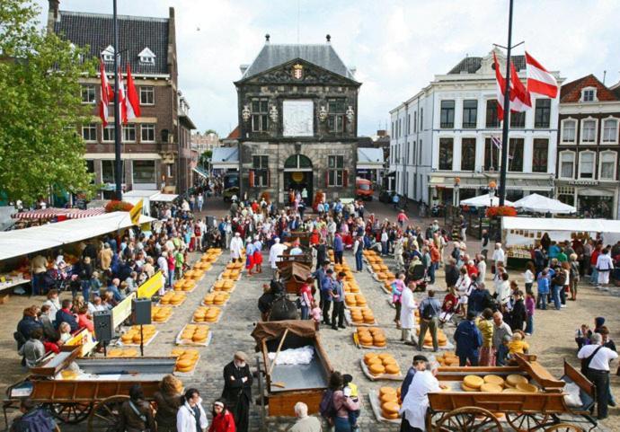 Guesthouse De Utrechtsche Dom Gouda Esterno foto